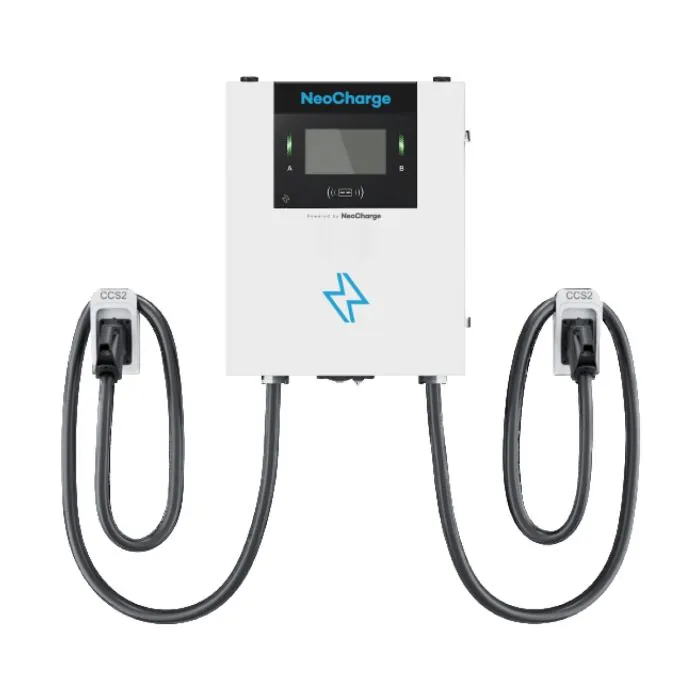 Carregador DC de 60 kW NeoCharge com dois conectores CCS2, fixado em parede